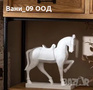 Бяла статуетка "Кон", снимка 1