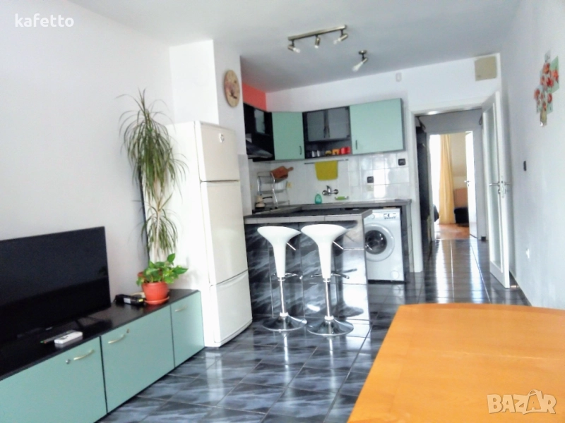 Тристаен апартамент зад Спортна зала , снимка 1