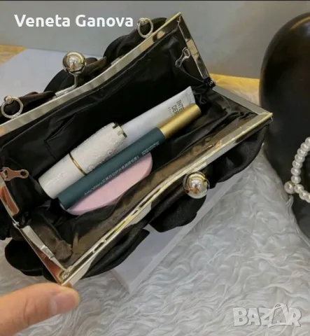 Сатенена нечерна чантичка, снимка 4 - Чанти - 49978443