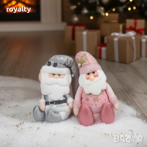 Плюшена играчка Дядо Коледа – седяща коледна декорация в сив или розов вариант