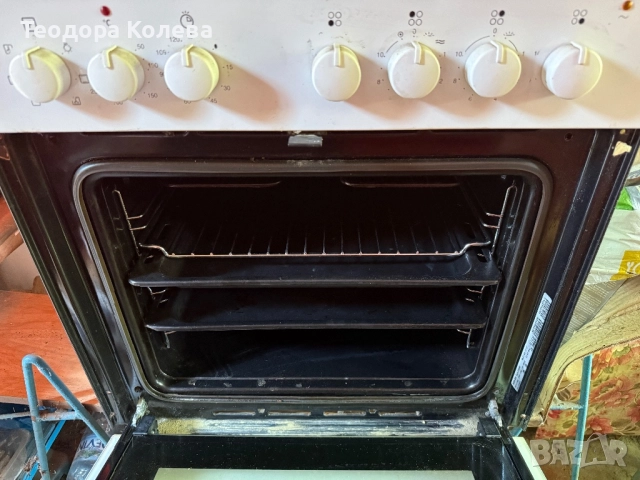 Фурна за вграждане Whirlpool с котлони и абсорбатор, снимка 2 - Печки, фурни - 52164080