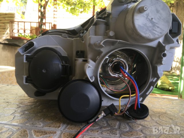 Продавам преден десен фар за Ц класа -ксенон, снимка 6 - Части - 26916050