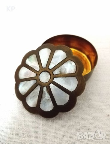 Кутийки от месинг, инкрустирани със седеф , снимка 6 - Антикварни и старинни предмети - 40842669