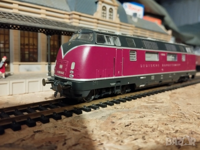 Дизелов локомотив Roco V200 HO 1/87