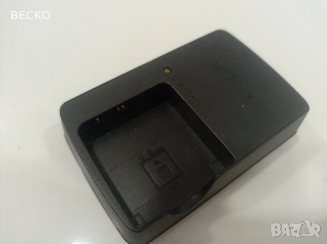 Зарядни за фотоапарти, снимка 6 - Батерии, зарядни - 51551329