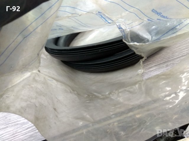 A6017250320**NEU**Mercedes**уплътнение за триъгълен прозорец r дясно ляво, снимка 2 - Части - 32244309