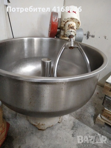 Продавам тестомесачка 130кг