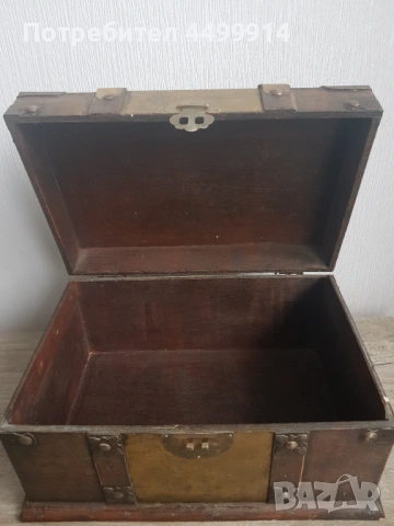 Стара дървена кутия с бронзов обков, снимка 7 - Други ценни предмети - 53412592