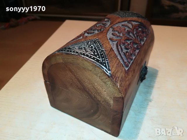 дървена кутия с дърворезба и метален обков 2007211211, снимка 13 - Антикварни и старинни предмети - 33573593