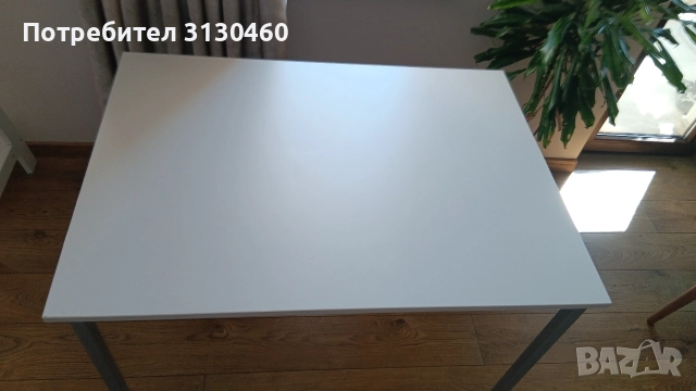 Маса/бюро с метални крака