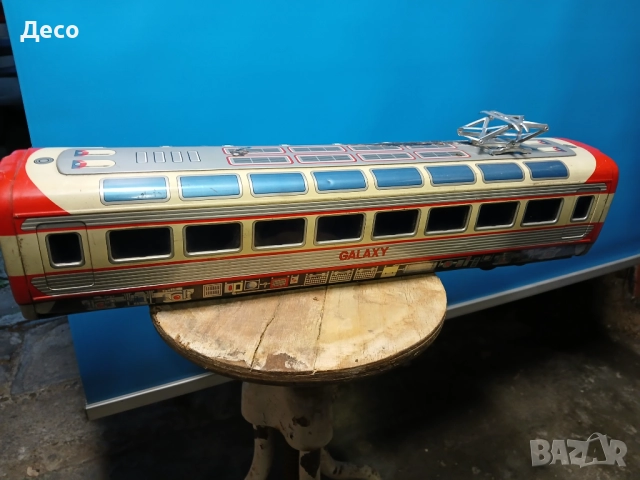 Стара японска тенекиена играчка трамвай.