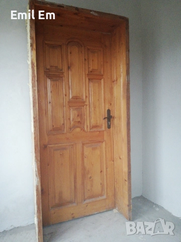 Входна врата от чам. 