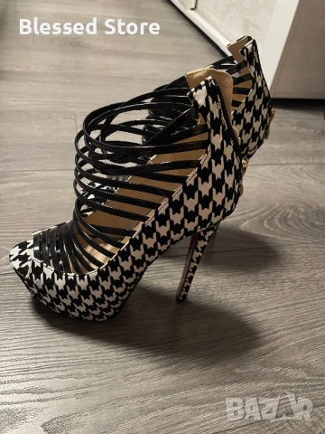 Дамски обувки с ток Christian Louboutin, снимка 6 - Дамски обувки на ток - 50634871