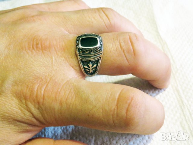 Старинен красив мъжки сребърен пръстен с черен оникс  и множество инкрустирани камъчета маркенази  , снимка 5 - Пръстени - 33577797