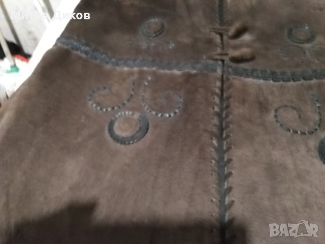 Велурен кожен елек от соца везан с народни мотиви на Иван Калчев село Бяла Варненско размер С, снимка 3 - Елеци - 44049280