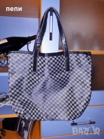Дамска чанта,-тип торба, снимка 1 - Чанти - 27146266