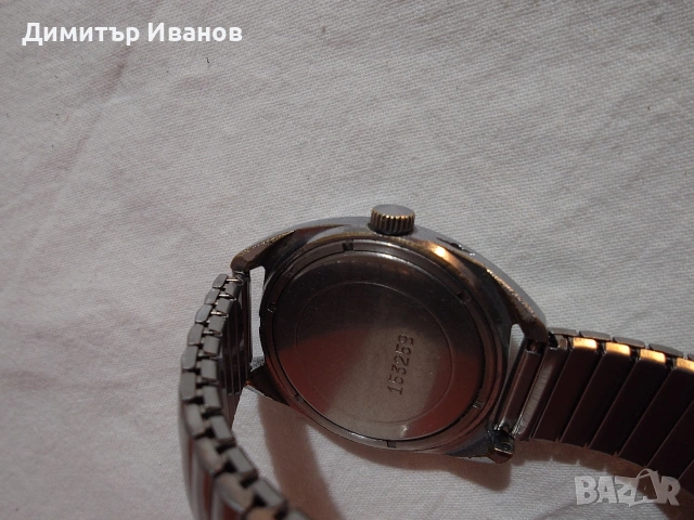 Слава -съветски механичен часовник - автоматик. В много добро състояние, сменя ден и дата. , снимка 5 - Мъжки - 53388463