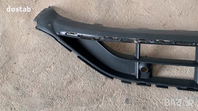 Решетка в бронята за Mercedes w247 B class, снимка 2 - Части - 34778355