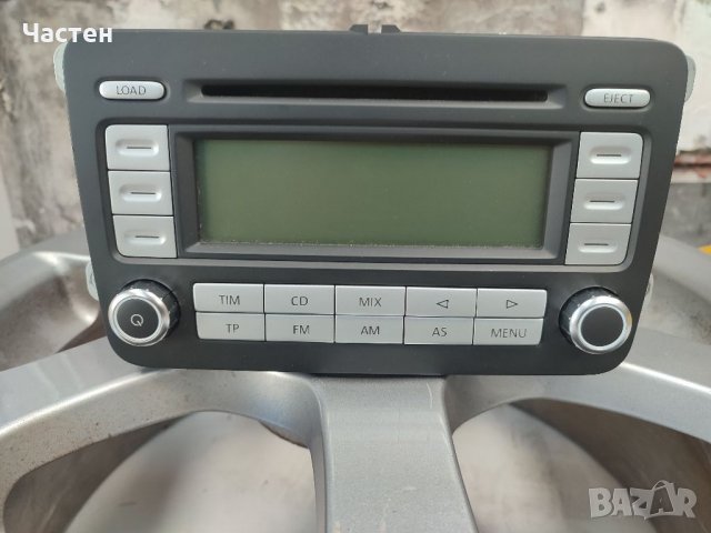 Оргинален автокасетофон за VW Golf 5 или за Touran, снимка 1 - Аксесоари и консумативи - 39187514
