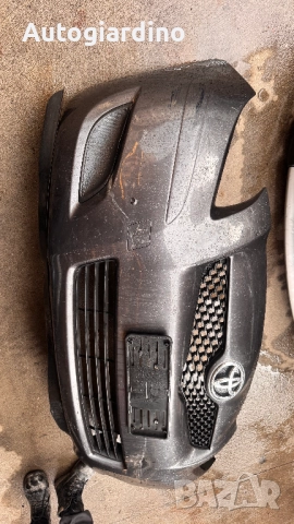 Предна Броня за Toyota Yaris 2009, снимка 2 - Части - 52504753