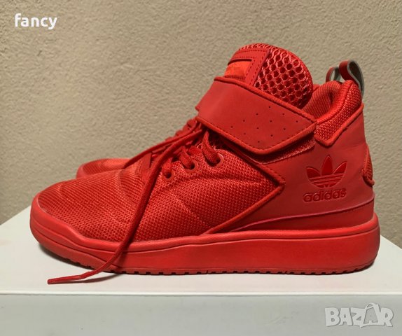 Червени маратонки Adidas 