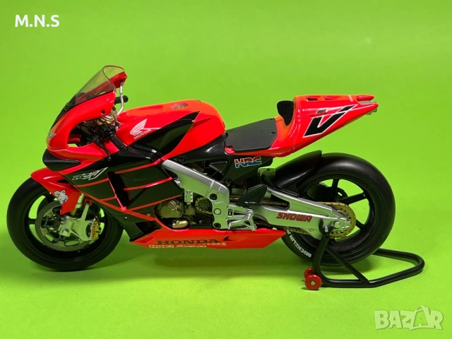 Honda RC211V Мотор Колекционерски  , снимка 12 - Колекции - 53600392