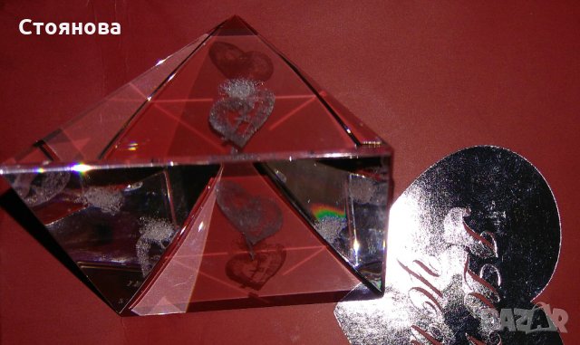 Кристална пирамида "I love you", снимка 4 - Статуетки - 32398130