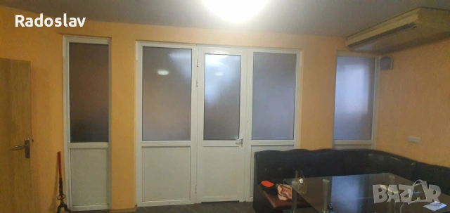 3 части ПВЦ дограма в много добро състояние.