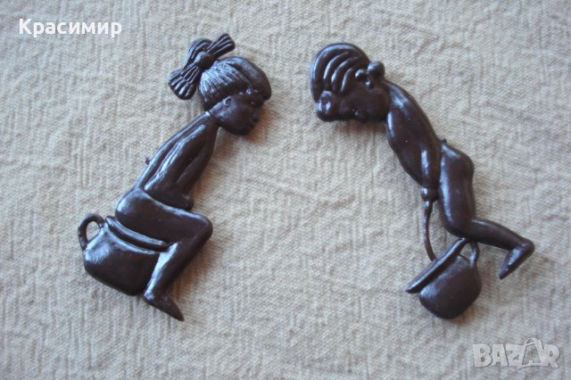 Стари пластмасови табелки-момченце и момиченце за тоалетна , снимка 2 - Антикварни и старинни предмети - 43766236