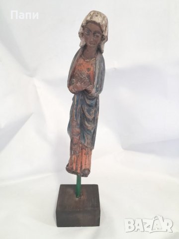 Дървена скулптура на Богородица от 19-ти век.