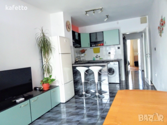 Тристаен апартамент зад Спортна зала 