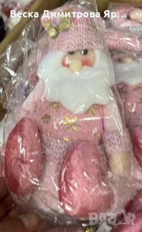 Плюшена играчка Дядо Коледа – седяща коледна декорация в сив или розов вариант, снимка 6 - Декорация за дома - 52120575