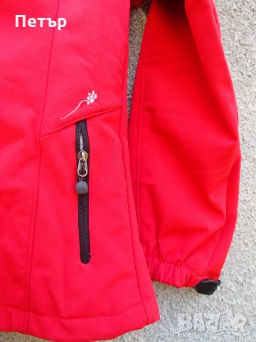 Продавам дамско червено пролетноесенно яке софт шел The North Face, снимка 10 - Якета - 28055546