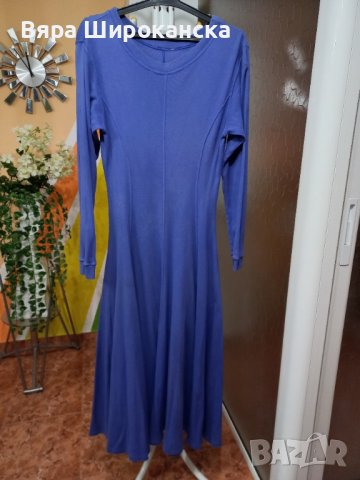 Лилава рокля от плътно, дебело трико. Размер: L. Има леко изсветляване на цвета. 