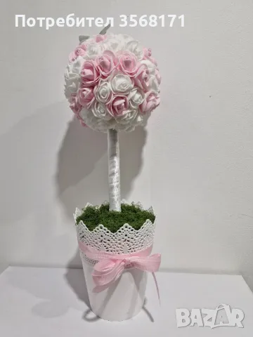 Дръвче от вечни рози и скандинавски мъх.