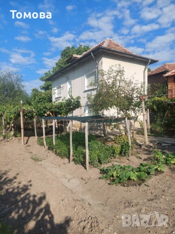 Продавам прекрасна двуетажна къща с двор в село Горна Бешовица,община Мездра