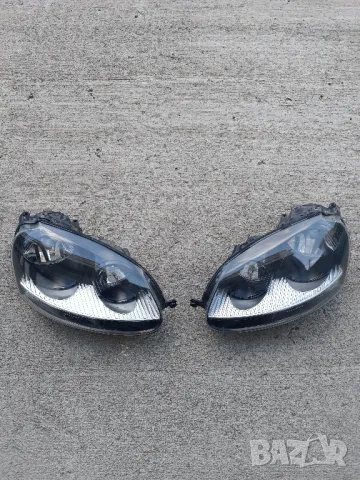 • Продавам черни рефлекторни фарове и GTI с лупи от голф 5 100% ОРИГИНАЛНИ и ЗДРАВИ farove za golf 5