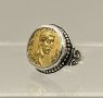 Сребърен пръстен с позлатена реплика на монета на Брут с камите, снимка 1