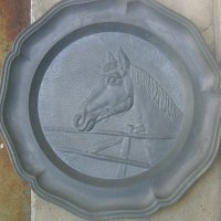 Метална стенна чиния с кон, снимка 1 - Други ценни предмети - 37226136