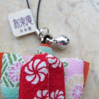 Текстилен ключодържател-кимоно от Япония, снимка 2 - Колекции - 43259270