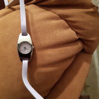 Рекламен момичешки часовник с дълга каишка