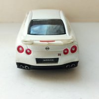 Nissan GT-R 2009 Bburago - Мащаб 1:43, снимка 3 - Колекции - 43567718