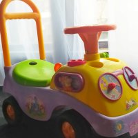 Кола за бутане с крачета с героите от  "Мечо Пух", снимка 2 - Детски велосипеди, триколки и коли - 43668555