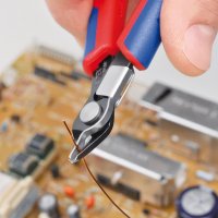 Knipex електричарски клещи, странични резачки 125 мм, Германия, снимка 3 - Клещи - 38492566