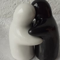Целувка прегръдка Солница солници духчета духове, снимка 1 - Статуетки - 39490580
