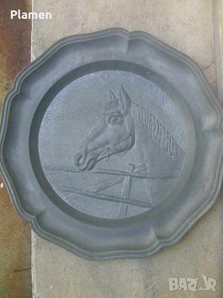 Метална стенна чиния с кон, снимка 1