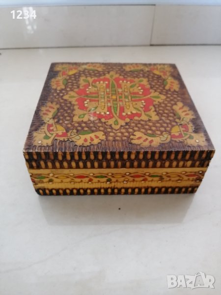 Дървена кутия 12 x 12 h 4.5 cm. , снимка 1
