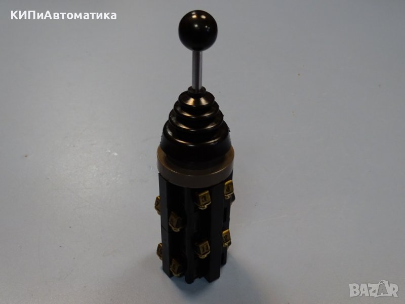 джойстик IZUMI/IDEC ARN 41-10652 Joystick switch 4 position, снимка 1