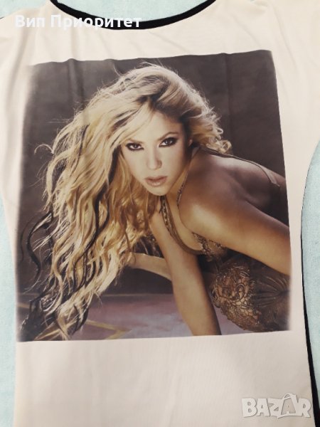 Бяла тениска с паднал ръкав , принт с привлекателна снимка на Шакира, красива, спортно-елегантна, снимка 1