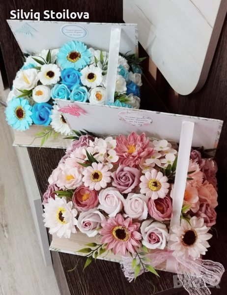 Кутия книга със сапунени цветя страхотен подарък за всеки специален павод, снимка 1